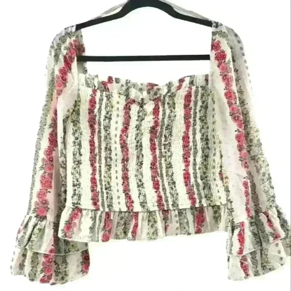 Midnight Sky Nwts Size Large Women's Floral Bell Tiered Sleeve Ruffle Blouse.